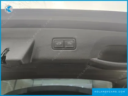 KIA CARNIVAL 9-SEATER NOBLESSE