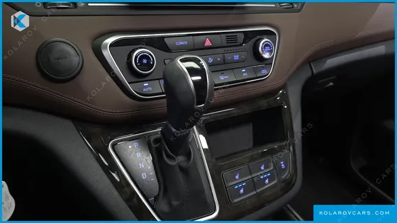 HYUNDAI STAREX 4WD URBAN 9-SEATER