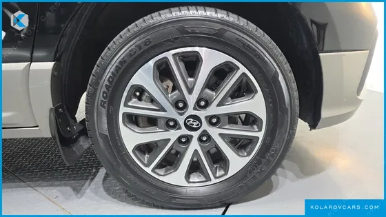 HYUNDAI STAREX 4WD URBAN 9-SEATER