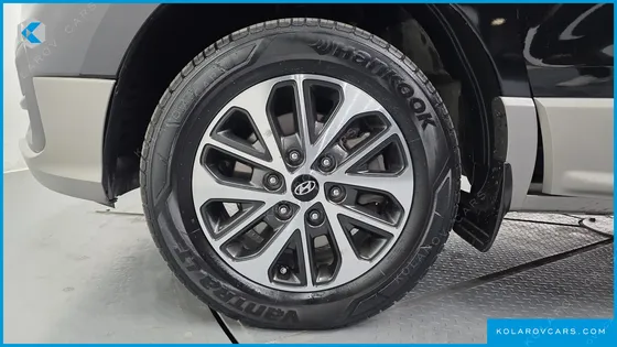 HYUNDAI STAREX 4WD URBAN 9-SEATER
