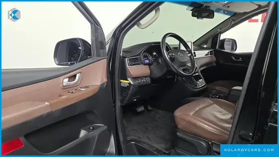 HYUNDAI STAREX 4WD URBAN 9-SEATER