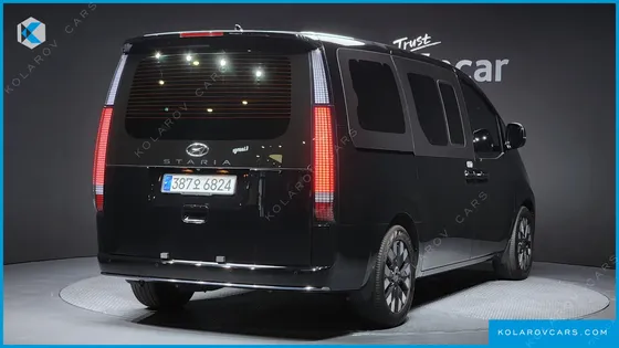HYUNDAI STARIA LOUNGE 9-SEATER
