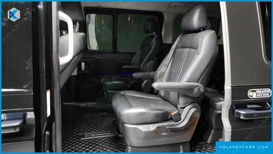 HYUNDAI STARIA LOUNGE 9-SEATER