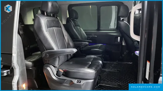HYUNDAI STARIA LOUNGE 9-SEATER
