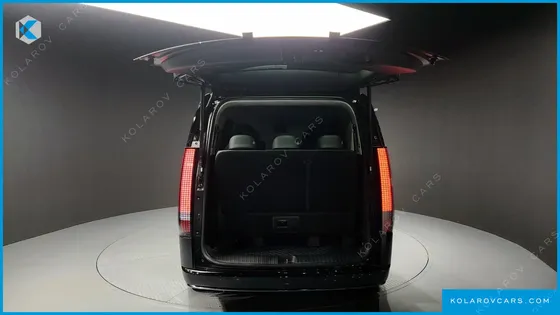 HYUNDAI STARIA LOUNGE 9-SEATER