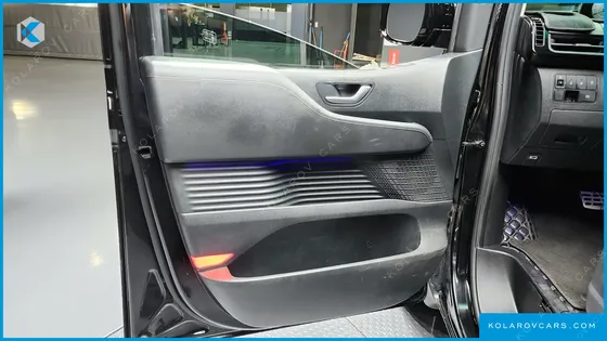 HYUNDAI STARIA LOUNGE 9-SEATER