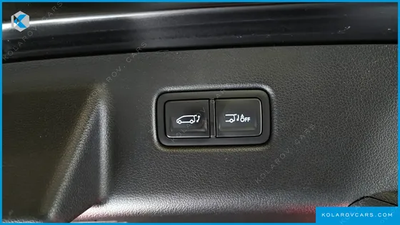 HYUNDAI STARIA LOUNGE 9-SEATER