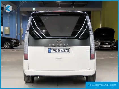 HYUNDAI STARIA 4WD LOUNGE 9-SEATER