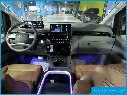 HYUNDAI STARIA 4WD LOUNGE 9-SEATER