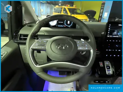 HYUNDAI STARIA 4WD LOUNGE 9-SEATER