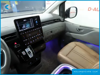 HYUNDAI STARIA 4WD LOUNGE 9-SEATER
