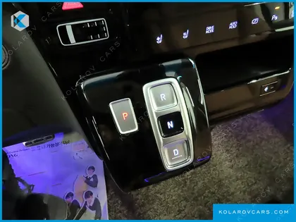 HYUNDAI STARIA 4WD LOUNGE 9-SEATER