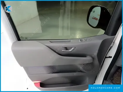HYUNDAI STARIA 4WD LOUNGE 9-SEATER