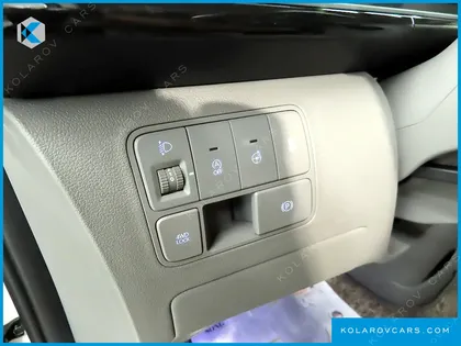 HYUNDAI STARIA 4WD LOUNGE 9-SEATER