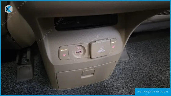 KIA CARNIVAL 9-SEATER HI-LIMOUSINE