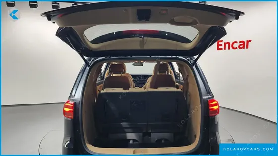 KIA CARNIVAL 7-SEATER LIMOUSINE