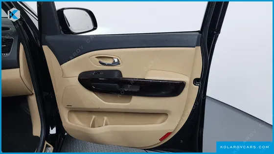 KIA CARNIVAL 7-SEATER LIMOUSINE
