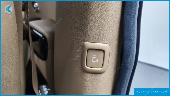 KIA CARNIVAL 7-SEATER LIMOUSINE