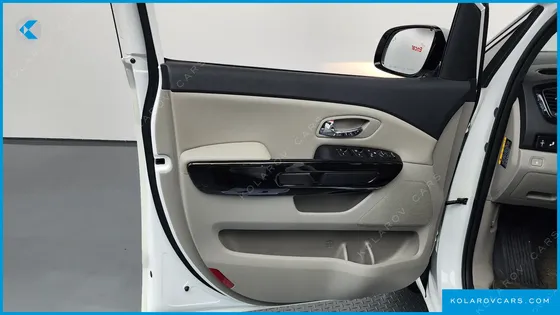 KIA CARNIVAL 9-SEATER PRSTIGE