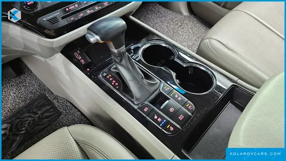 KIA CARNIVAL 9-SEATER NOBLESSE SPECIAL