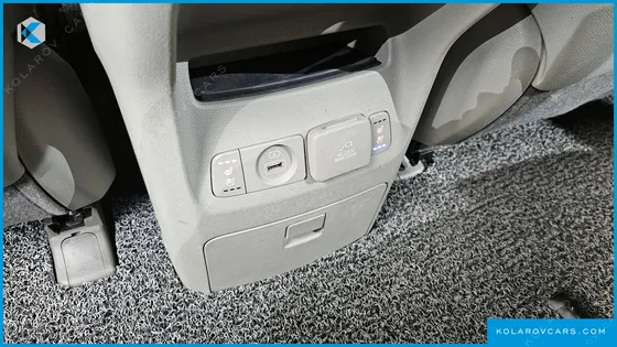 KIA CARNIVAL 9-SEATER NOBLESSE SPECIAL