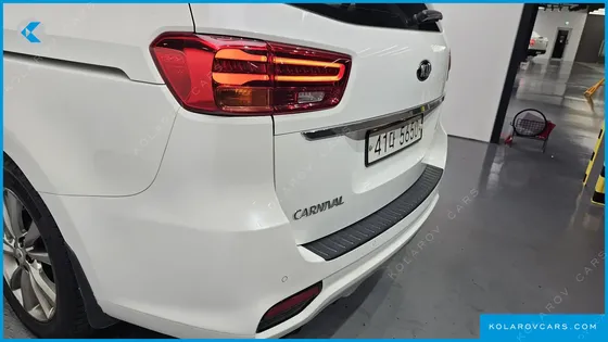 KIA CARNIVAL 9-SEATER NOBLESSE SPECIAL