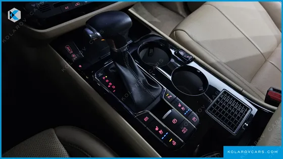 KIA CARNIVAL GASOLINE 9-SEATER HI-LIMOUSINE