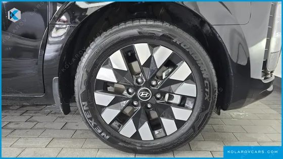 HYUNDAI STARIA HEV 1.6 LOUNGE 9-SEATER