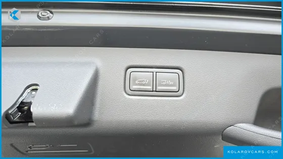 HYUNDAI STARIA HEV 1.6 LOUNGE 9-SEATER