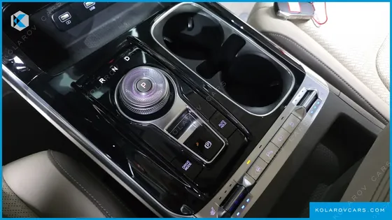 KIA CARNIVAL 7-SEATER HI-LIMOUSINE