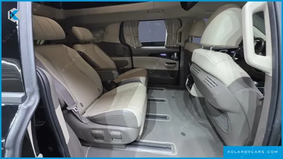 KIA CARNIVAL 7-SEATER HI-LIMOUSINE