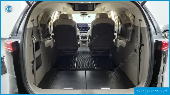 KIA CARNIVAL 9-SEATER HI-LIMOUSINE