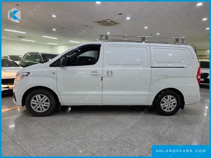 HYUNDAI STAREX VAN 3-SEATER