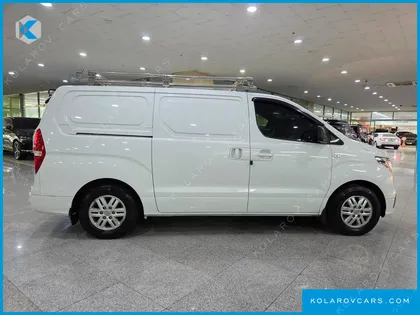 HYUNDAI STAREX VAN 3-SEATER