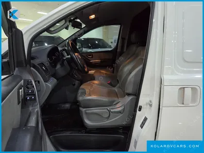 HYUNDAI STAREX VAN 3-SEATER