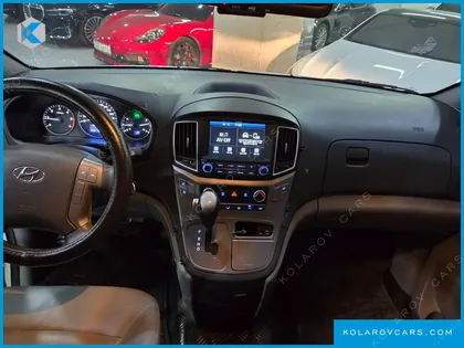 HYUNDAI STAREX VAN 3-SEATER