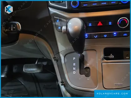 HYUNDAI STAREX VAN 3-SEATER