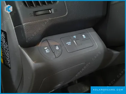HYUNDAI STAREX VAN 3-SEATER