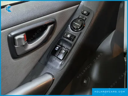 HYUNDAI STAREX VAN 3-SEATER