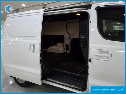 HYUNDAI STAREX VAN 3-SEATER