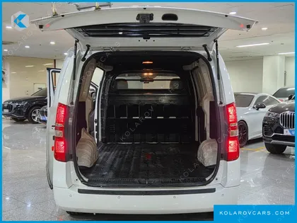HYUNDAI STAREX VAN 3-SEATER