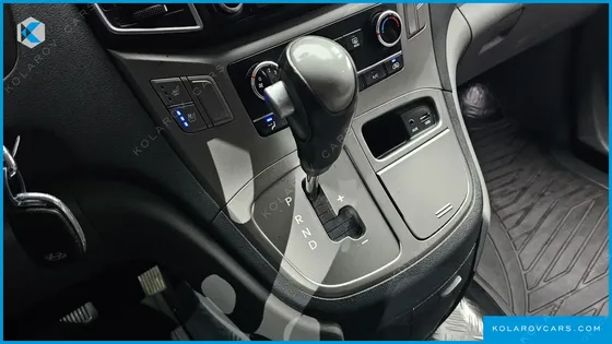 HYUNDAI STAREX VAN 3-SEATER