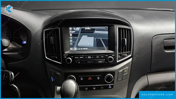 HYUNDAI STAREX VAN 3-SEATER