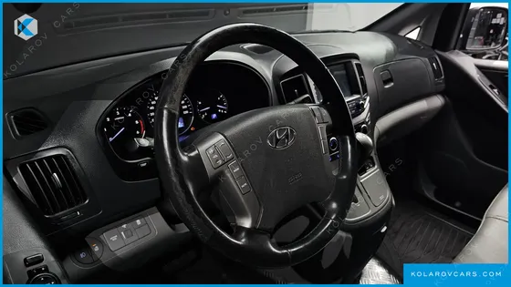 HYUNDAI STAREX VAN 3-SEATER