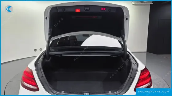 MERCEDES E-CLASS E300E EXCLUSIVE
