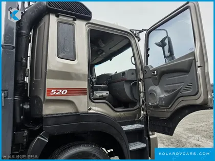HYUNDAI TRAGO 10X4