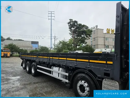 HYUNDAI TRAGO 10X4