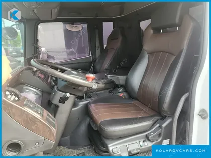 HYUNDAI MEGA TRUCK GOLD