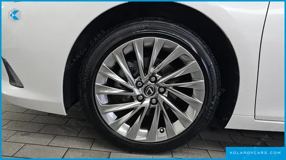 LEXUS ES LUXURY PLUS