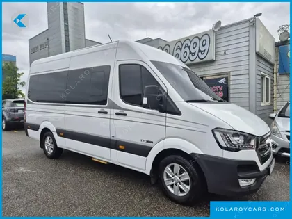 HYUNDAI SOLATI 15-SEATER